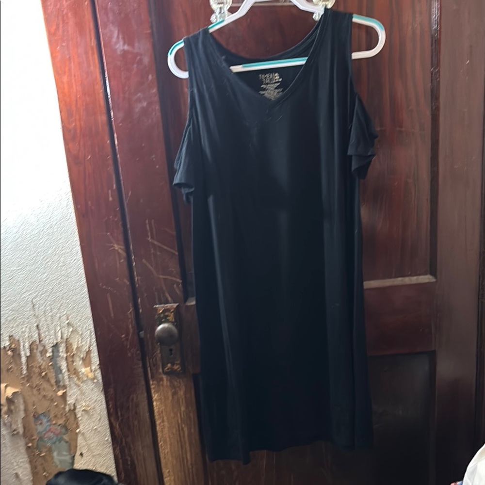 Time and Tru Black Sleeveless V-Neck Mini Dress